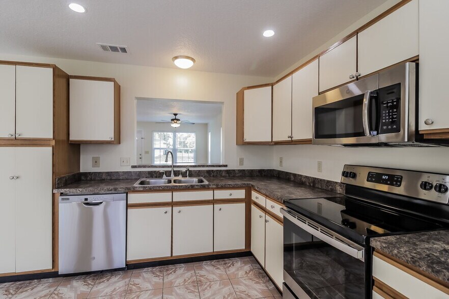 Building Photo - 9474 Chandon Dr