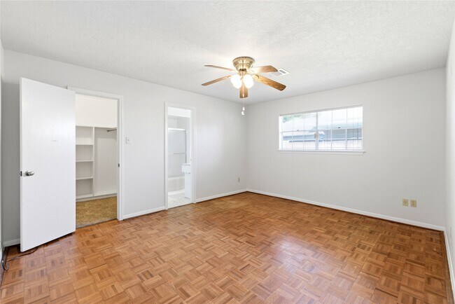 Building Photo - 339 Connaught Way