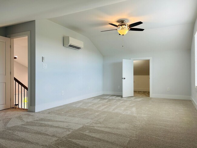 Building Photo - Stunning 4 bedroom 2.5 bath near Downtown Newnan! Must see!