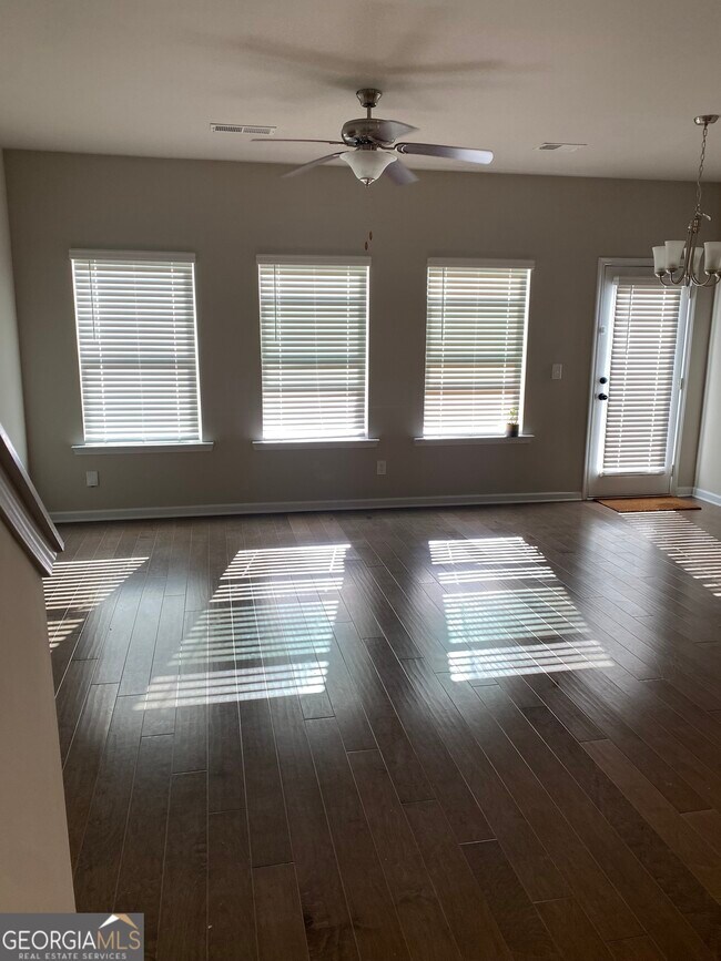 Building Photo - 7055 Mimosa Blf