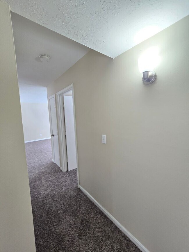 Building Photo - Nice, Recently Renovated, 3 Bedrooms, 1 Bath, Brick Ranch Home available Now! Located on a Cul de...