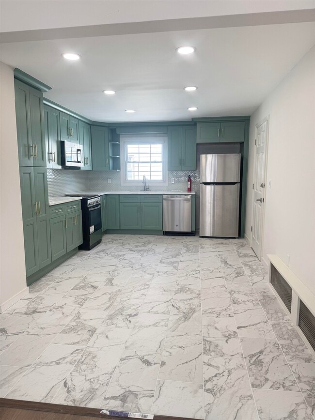 Building Photo - 295 Paulanne Terrace