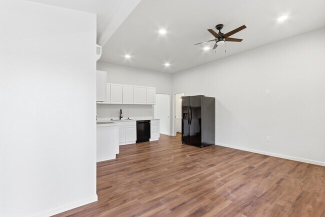 Building Photo - 69 N Tucker St