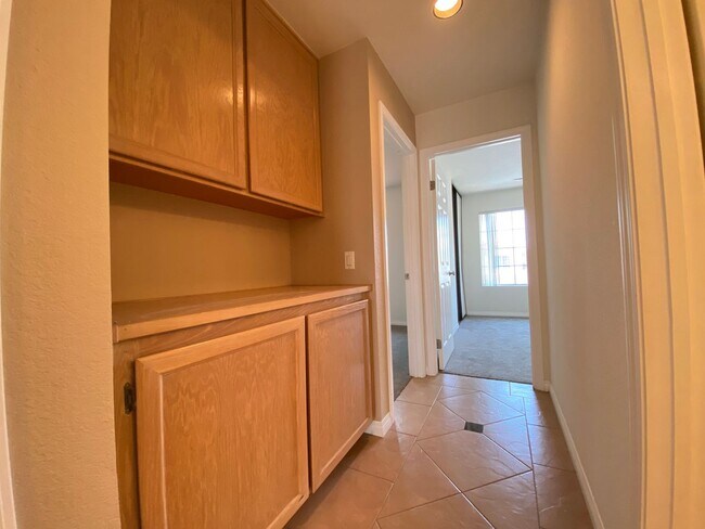 Building Photo - Santa Fe Hills 4 Bedroom Home