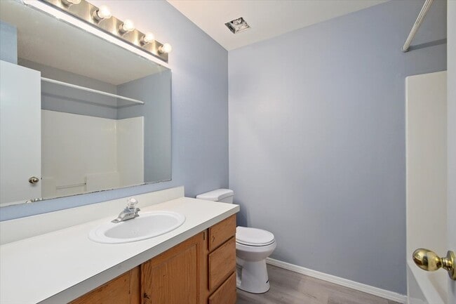 Building Photo - 636 W Richmond Ln