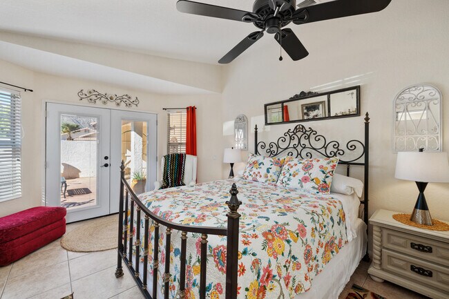 Building Photo - 53390 Avenida Navarro