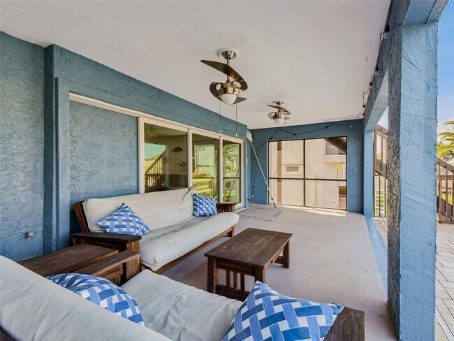 Building Photo - 6241 Bayside Dr