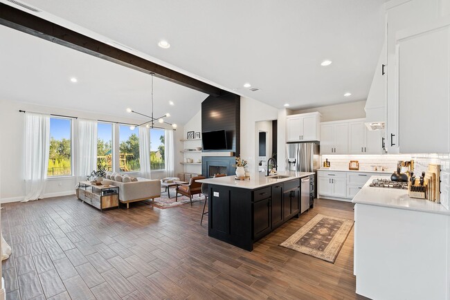 Building Photo - Beautiful Home in Lake Travis