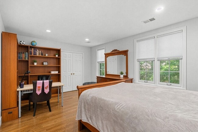Building Photo - 4422 Westover Pl NW