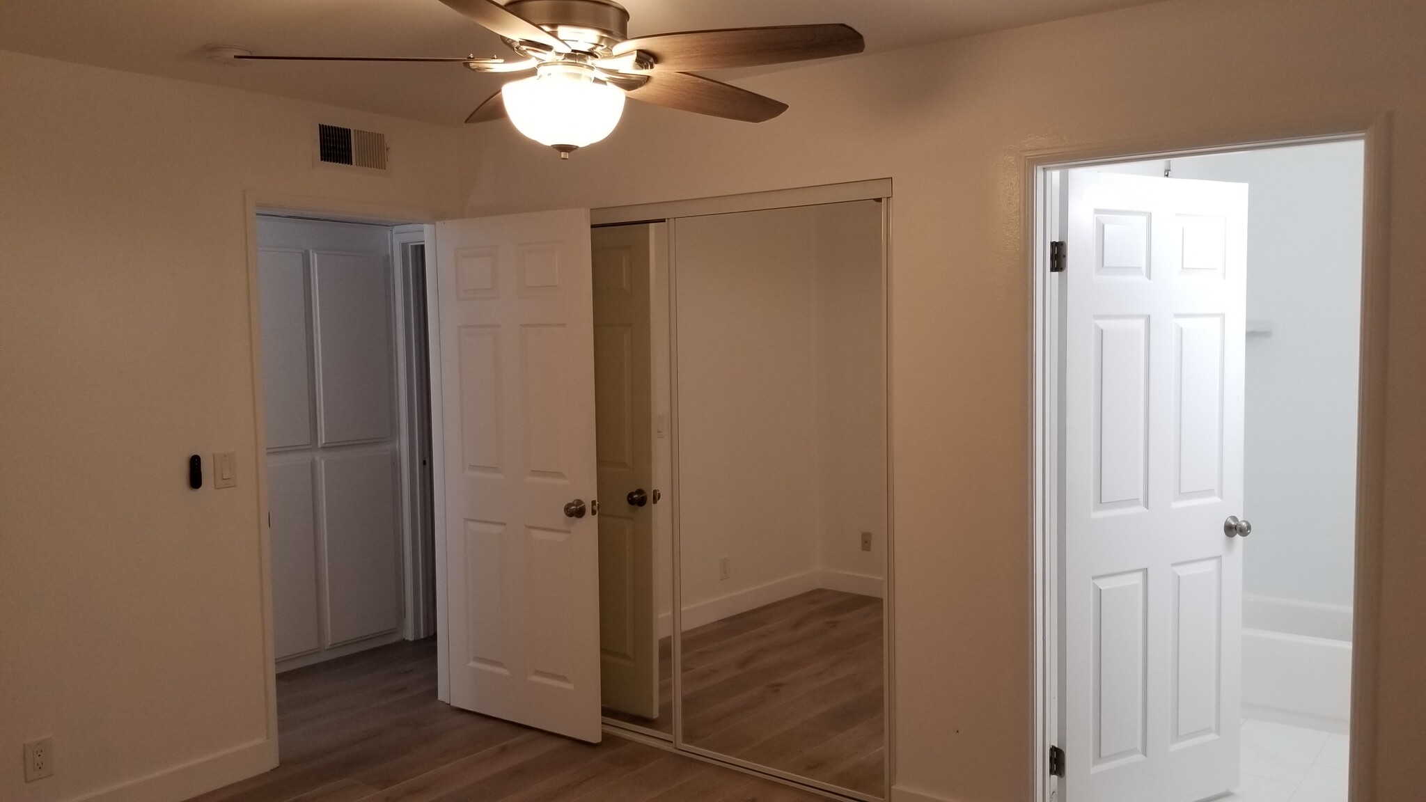 2nd Bedroom with Full Bathroom, Closet and Hallway Linen Closets - 14126 Tiara St