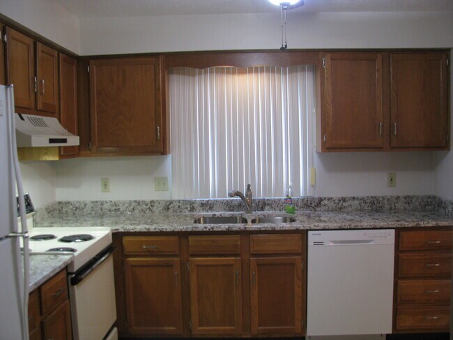 Building Photo - 7404 Eisenhower Dr