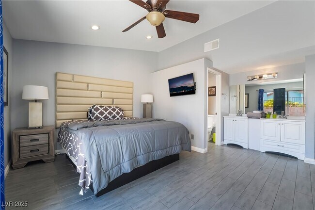 Building Photo - 7076 Gunslinger St