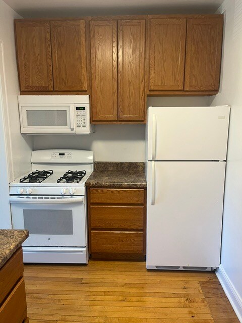 Building Photo - 724 Hinman-2E