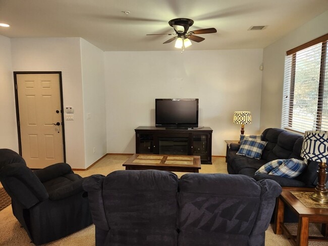 Building Photo - Furnished Bison Cove - 2 bed / 2 bath - Furnished Unit