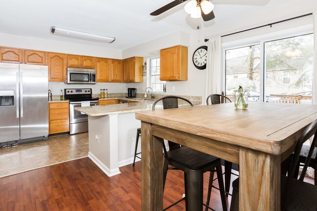 Building Photo - 707 Lions Gate Ln