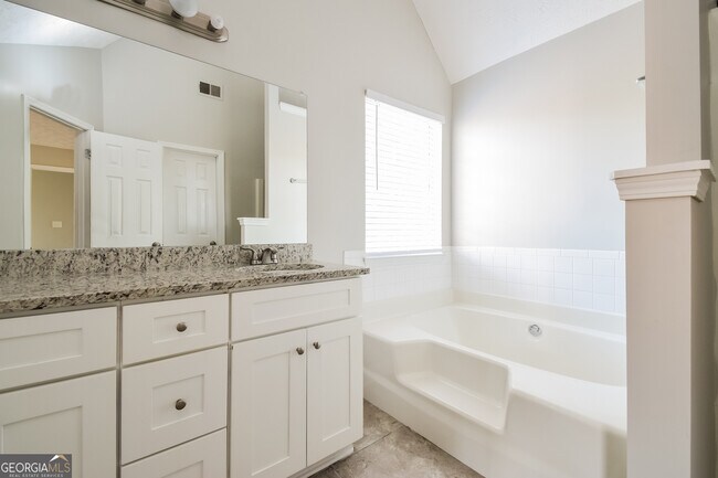 Building Photo - 5494 Brinwick Dr