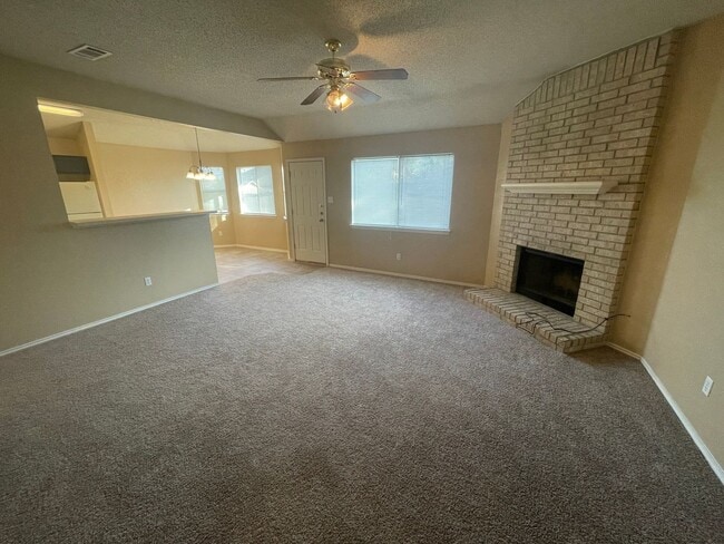 Building Photo - 5006 Glenoak Dr