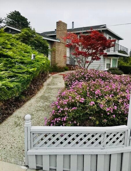 Building Photo - 520 Escalona Dr