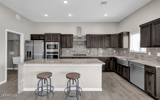 Building Photo - 905 Gulf Streams Ave