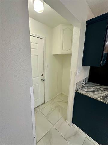 Building Photo - 6524 Blue Grass Dr