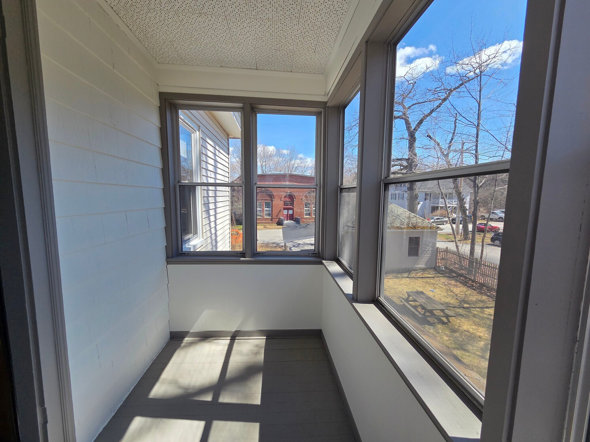 Building Photo - 12 Maple St