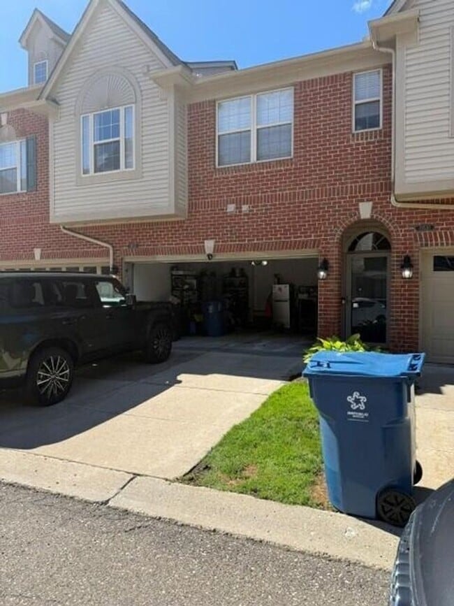 Building Photo - 39528 Rockcrest Ln