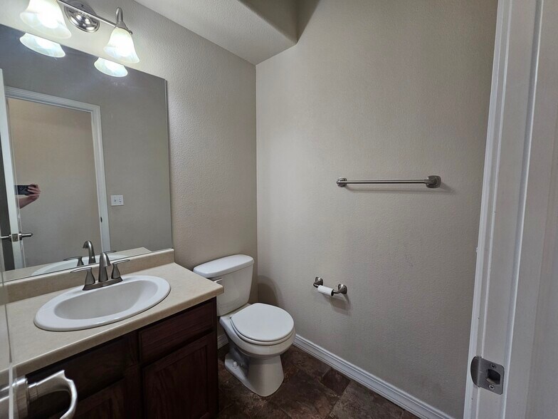Building Photo - 2063 Velliquette Ln