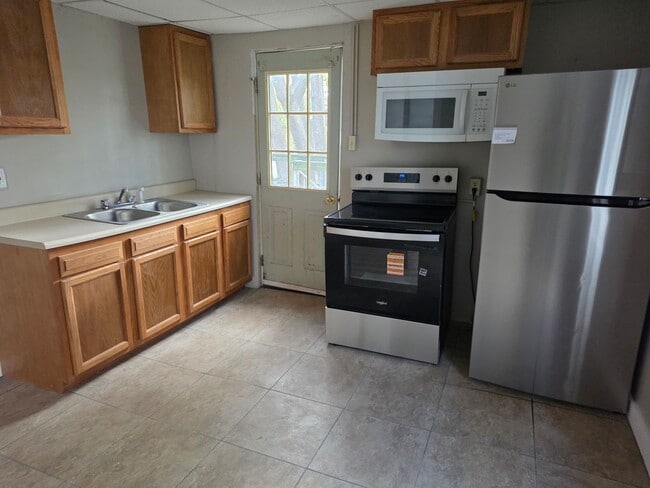 Building Photo - 3 Bedroom single family homes