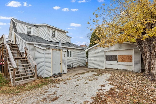 Building Photo - 605 N Perry St