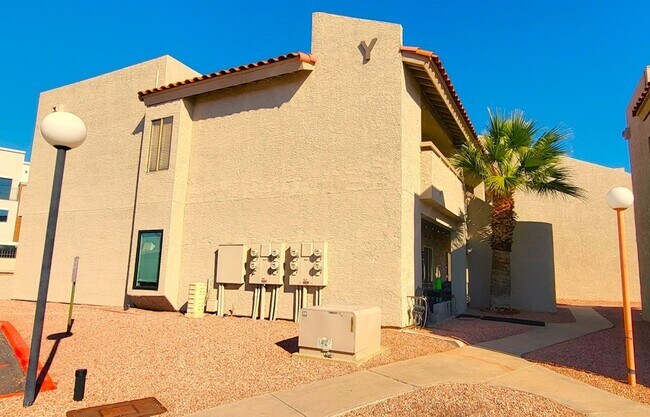 Building Photo - 1ST FULL MONTHS RENT FREE!!! AFFORDABLE UNIT IN NORTH PHOENIX!!!