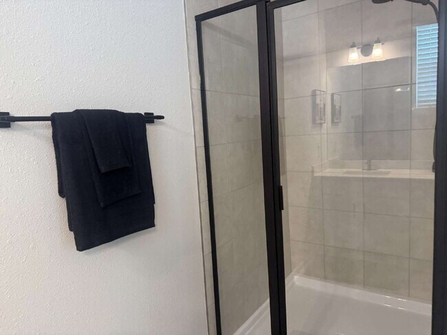 Building Photo - Modern 2-Bedroom Townhome with Garage Park...