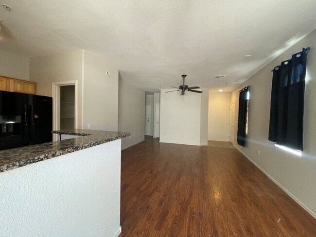 Building Photo - 2150 W Alameda Dr