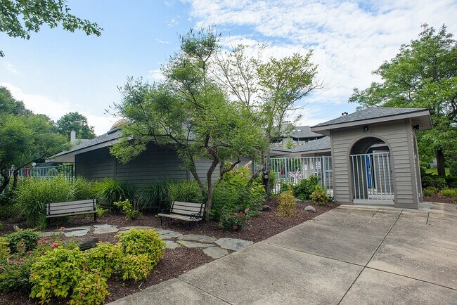 Building Photo - Townhome in the desired Chesapeake Harbour!!!