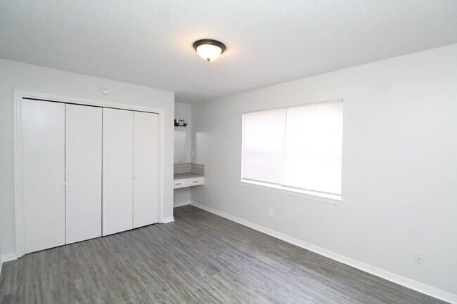 Building Photo - Bright and Fresh 1-Bedroom Apartment with Easy Access to UWF and West Florida Hospital
