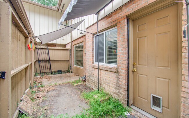 Building Photo - 823 S Ripple Creek Dr