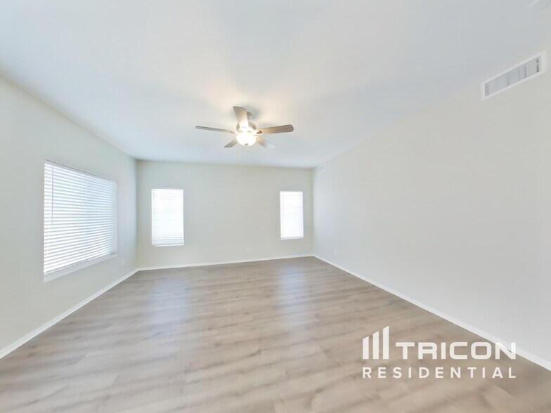 Building Photo - 1480 E Anna Dr