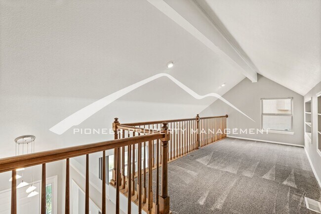 Building Photo - Beautifully Updated Rockrimmon Home Near Ute Valley Park with 5 bed, 3 bath, 2 car garage and AC!