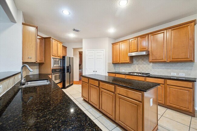 Building Photo - 4422 Roundtree Ln