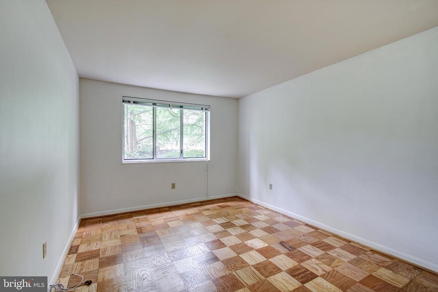 Bedroom - 10200 Rockville Pike