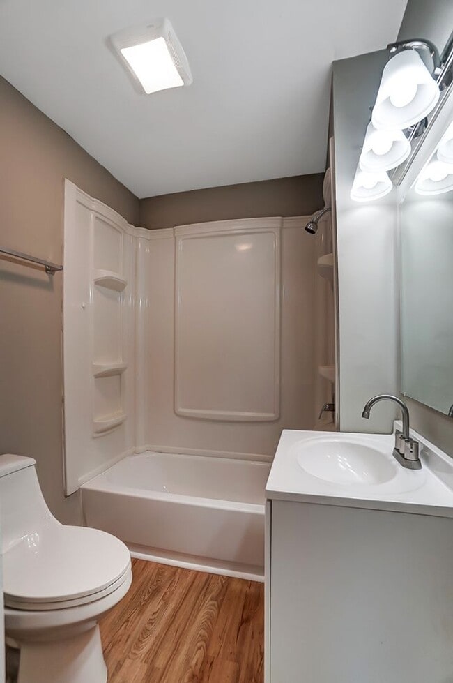 Building Photo - 904 Walnut St