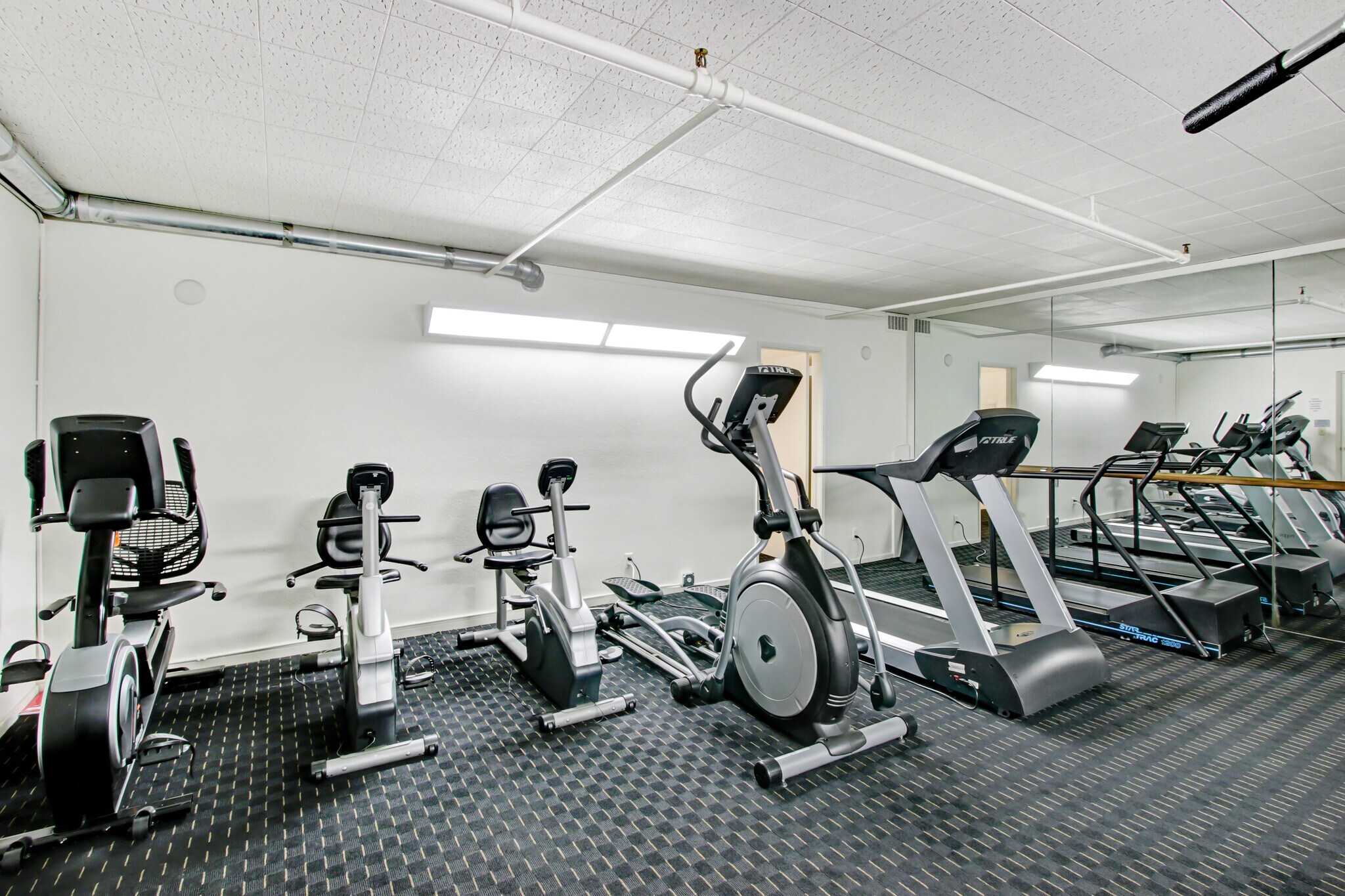 Building Photo - 4949 Genesta Ave