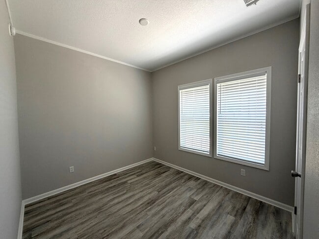 Building Photo - 1618 Killarney Ct