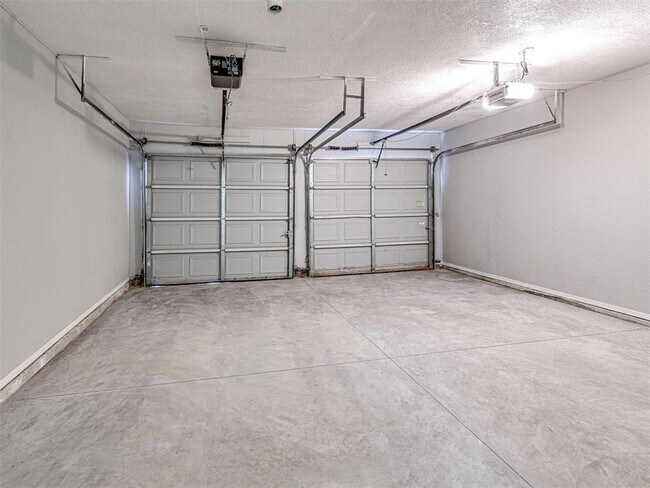 Building Photo - 305 Woodside Dr