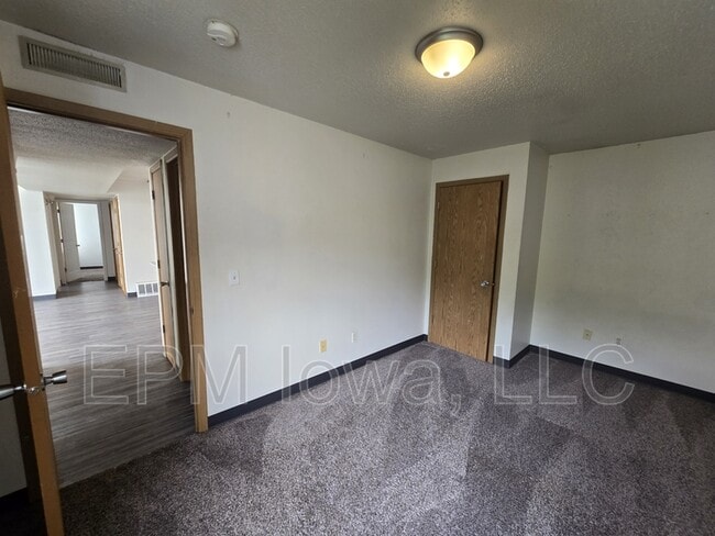 Building Photo - 60 Miller Ave SW