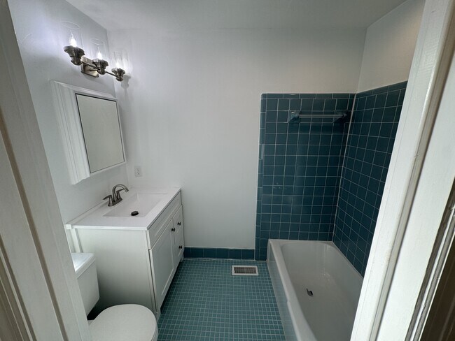 Building Photo - 3895 Azalean Dr