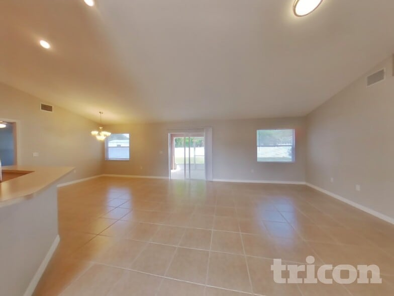 Building Photo - 4739 Acorn Dr