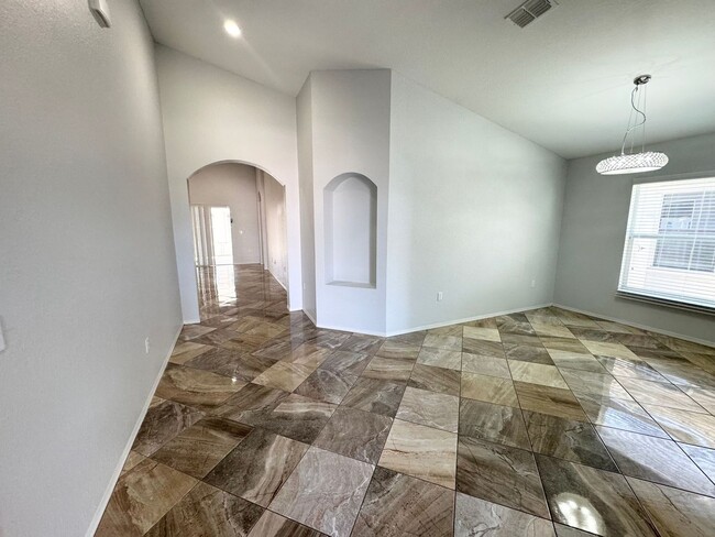 Building Photo - 4 Bedroom 2 Bath - Gated Community - Move ...