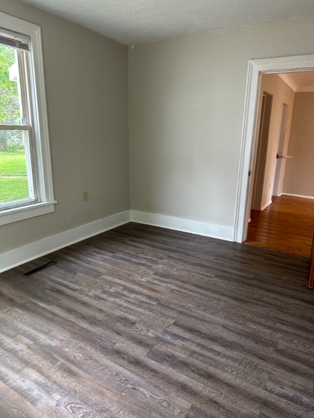 Building Photo - 1105 19th St S