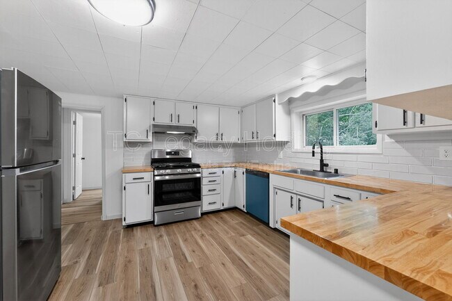Building Photo - 192 Fairmor Dr