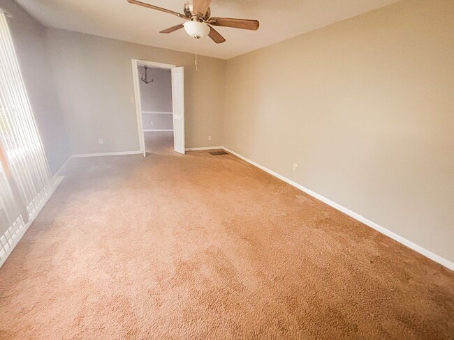 Building Photo - 3 bed 2 bath for rent